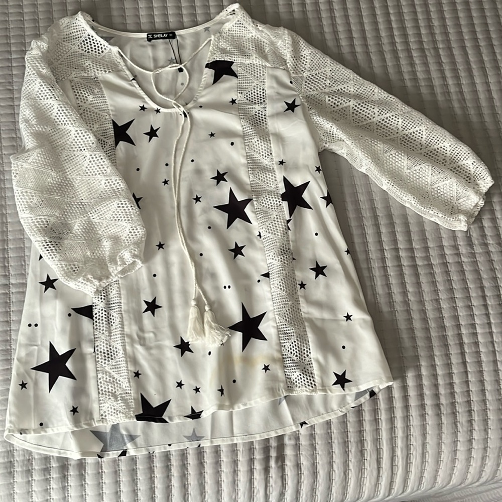 Large Sheilay blouse. White with black stars.